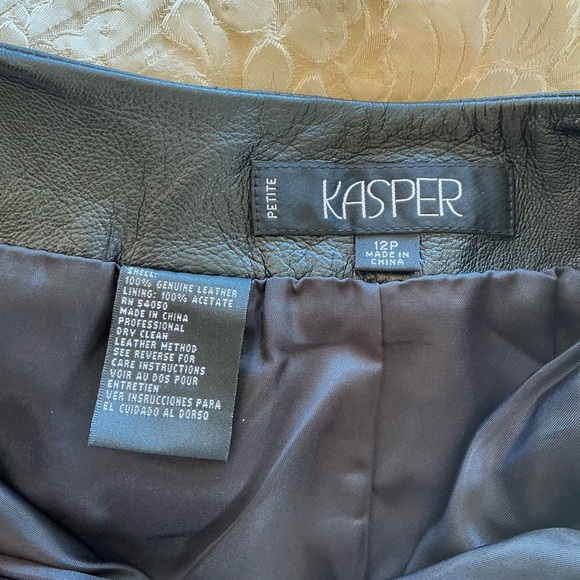 Women’s black leather skirt. Size 12. - Picture 10 of 10